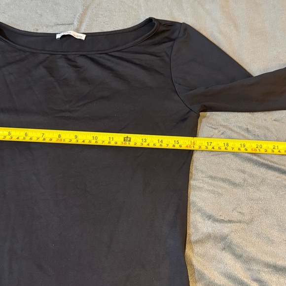 Zara Black Fitted Blouse

#1121 - Picture 2 of 6